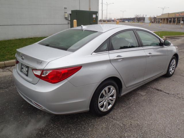 Hyundai Sonata 2011 photo 2