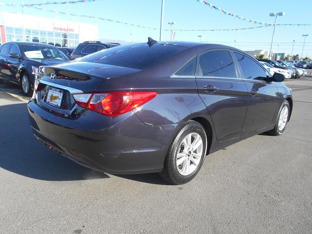 Hyundai Sonata 2011 photo 2