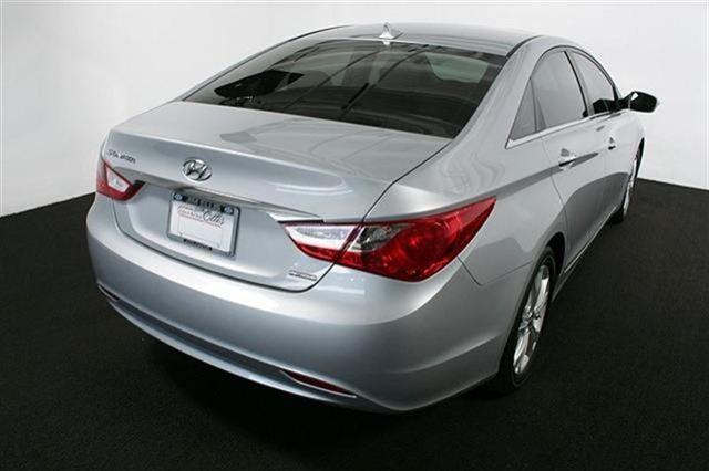 Hyundai Sonata 2011 photo 4