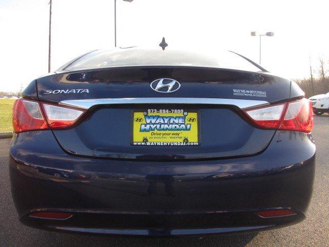 Hyundai Sonata 2011 photo 2