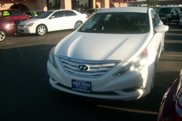 Hyundai Sonata 2011 photo 2