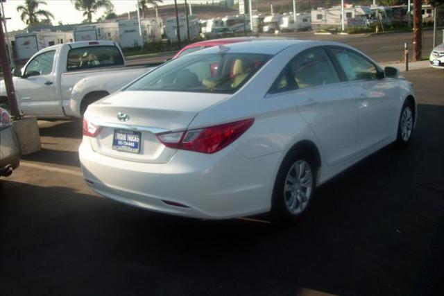 Hyundai Sonata 2011 photo 4