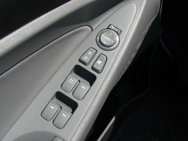 Hyundai Sonata 2011 photo 1