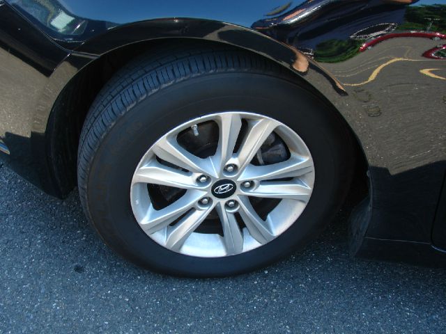 Hyundai Sonata 2011 photo 2