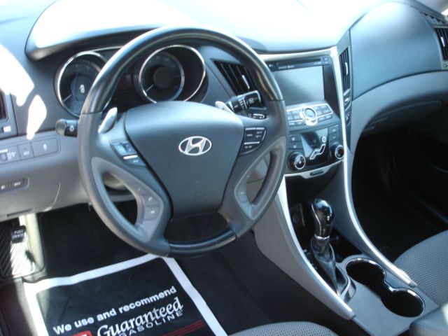 Hyundai Sonata 2011 photo 2