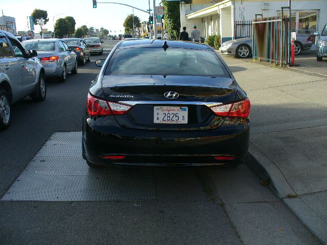 Hyundai Sonata 2011 photo 2