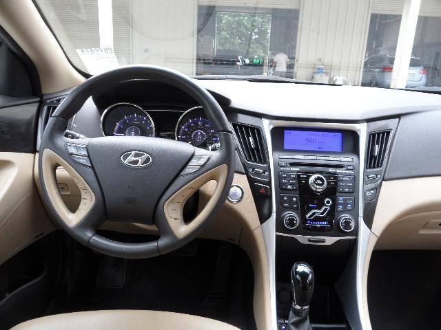 Hyundai Sonata 2011 photo 6