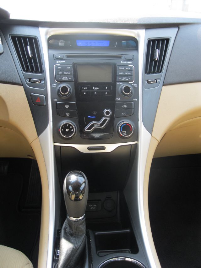 Hyundai Sonata 2011 photo 1