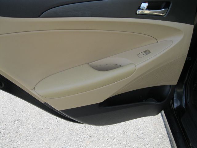 Hyundai Sonata 2011 photo 13