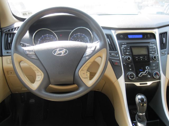 Hyundai Sonata 2011 photo 17