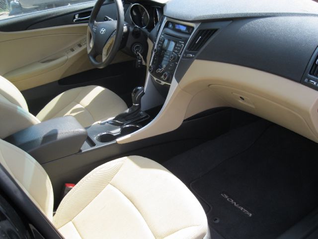 Hyundai Sonata 2011 photo 2