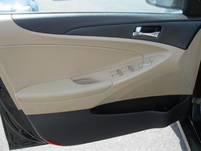 Hyundai Sonata 2011 photo 22