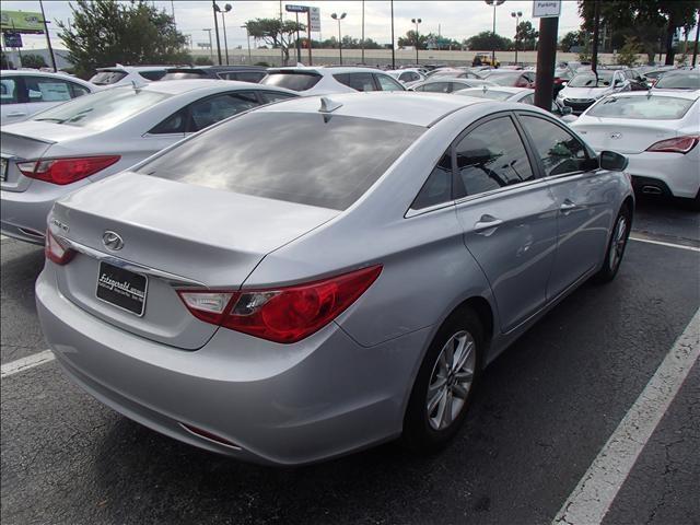 Hyundai Sonata 2011 photo 1