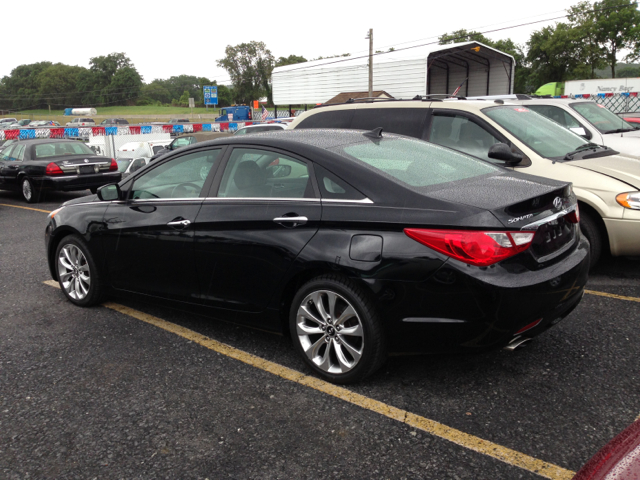 Hyundai Sonata SE Sedan