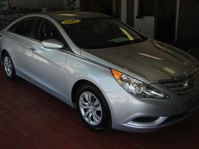 Hyundai Sonata 2011 photo 2