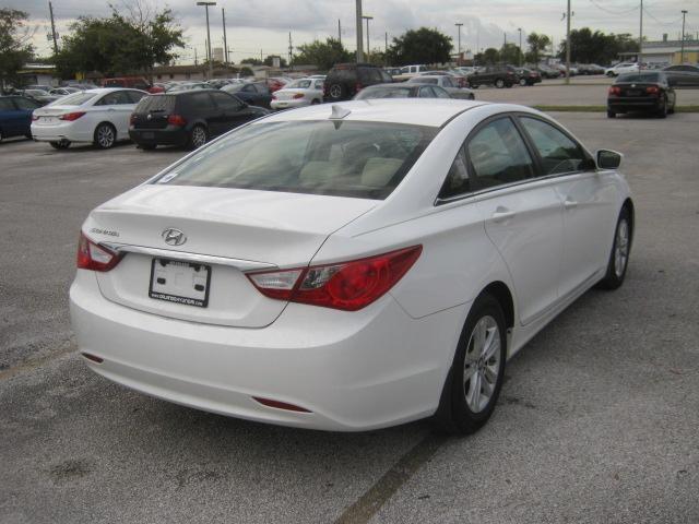 Hyundai Sonata 2011 photo 1