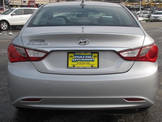 Hyundai Sonata 2011 photo 3