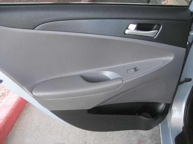 Hyundai Sonata 2011 photo 1