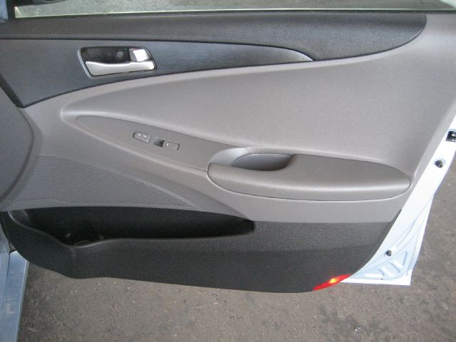 Hyundai Sonata 2011 photo 12