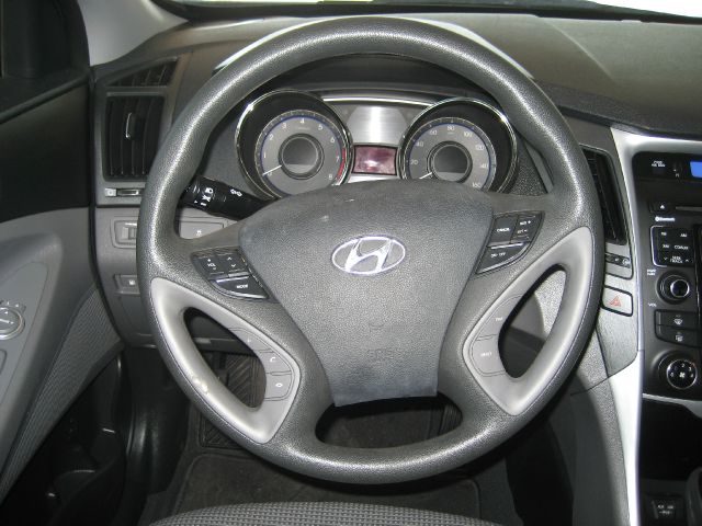 Hyundai Sonata 2011 photo 17