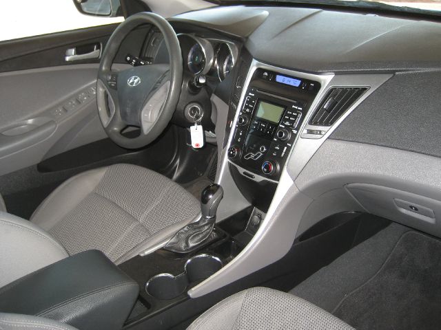 Hyundai Sonata 2011 photo 2