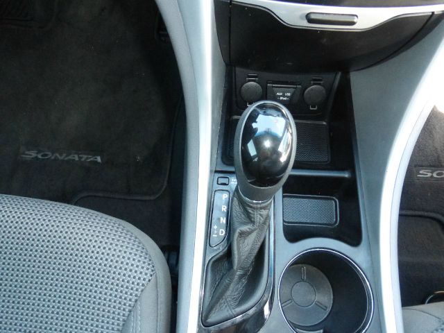 Hyundai Sonata 2011 photo 38