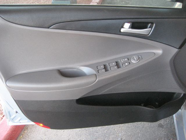 Hyundai Sonata 2011 photo 4