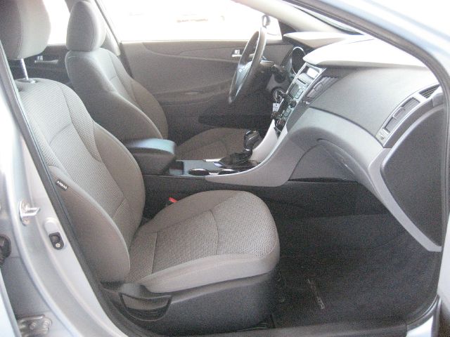 Hyundai Sonata 2011 photo 6