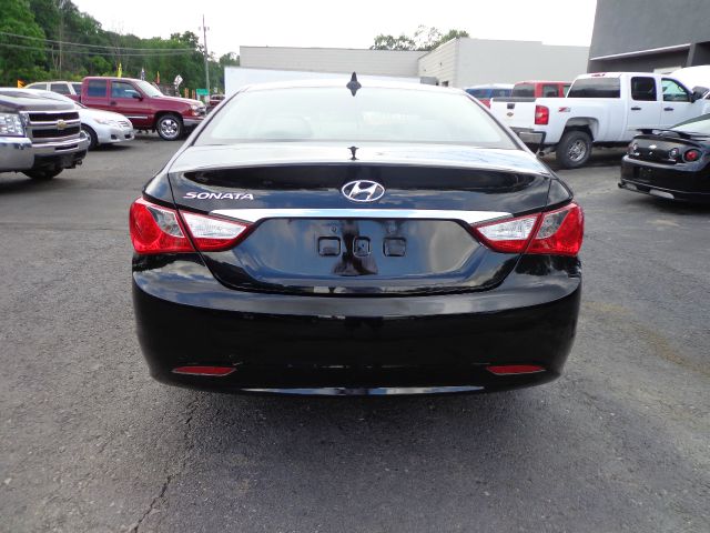 Hyundai Sonata 2011 photo 1