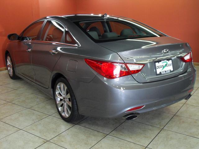 Hyundai Sonata 2011 photo 1