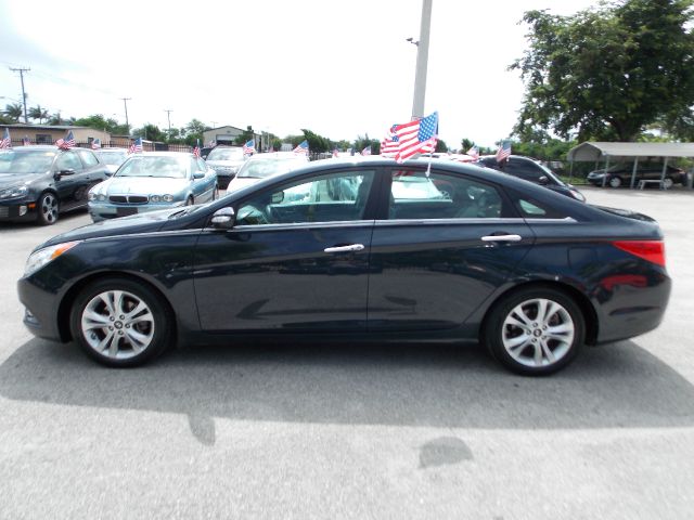 Hyundai Sonata 2011 photo 2