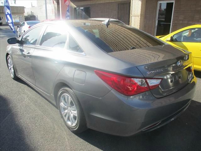 Hyundai Sonata 2011 photo 2