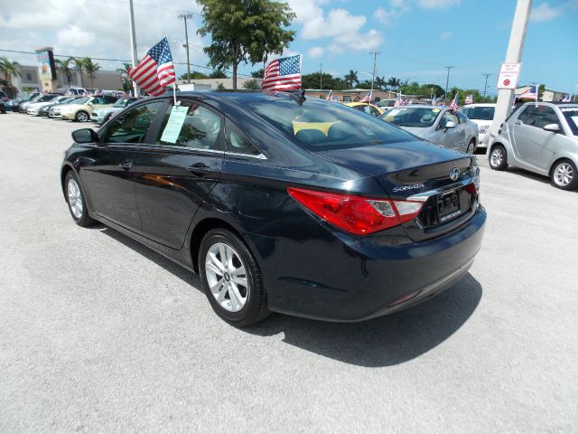 Hyundai Sonata 2011 photo 2