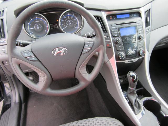 Hyundai Sonata 2012 photo 2