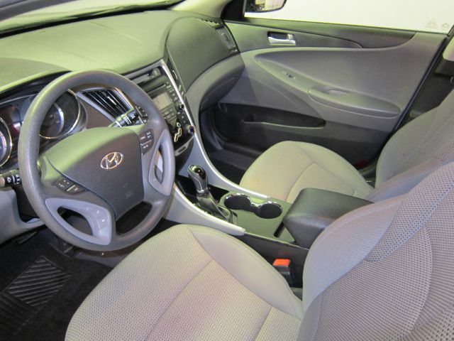 Hyundai Sonata 2012 photo 2