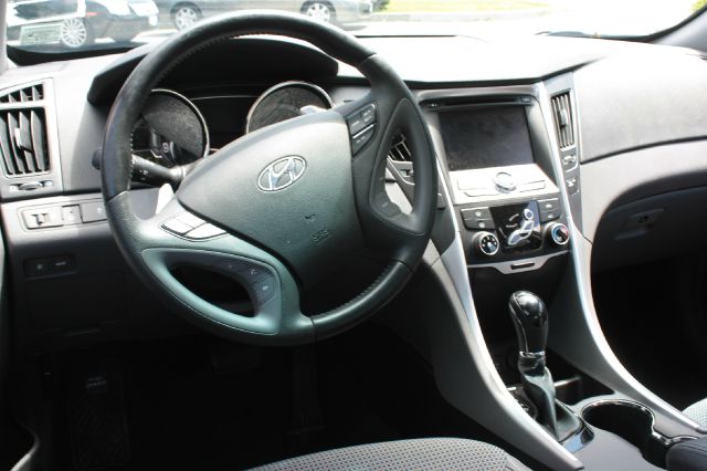 Hyundai Sonata Navigation Chrome RR DVD Sedan