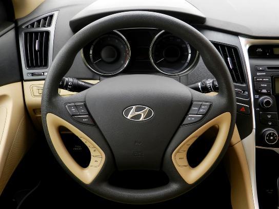 Hyundai Sonata 2012 photo 2