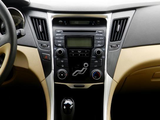 Hyundai Sonata 2012 photo 24