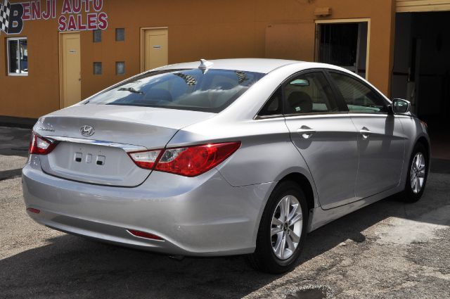 Hyundai Sonata FWD 4dr Sport Sedan