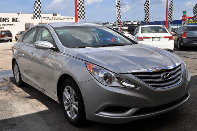 Hyundai Sonata 2013 photo 2