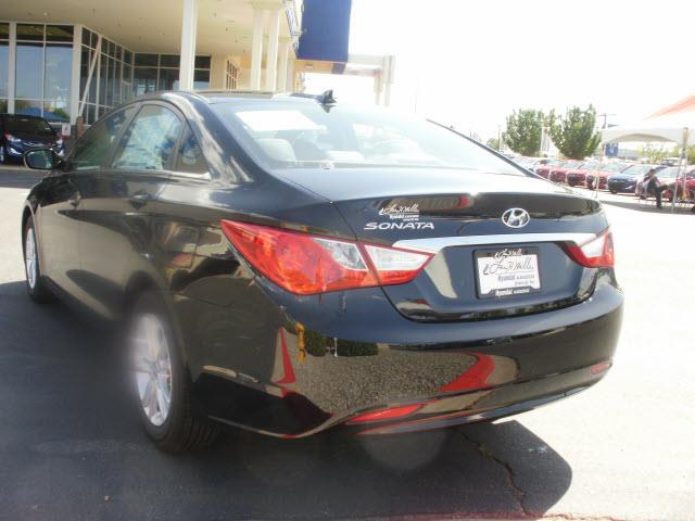 Hyundai Sonata 2013 photo 1