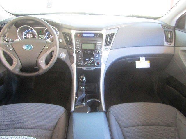 Hyundai Sonata 2013 photo 2