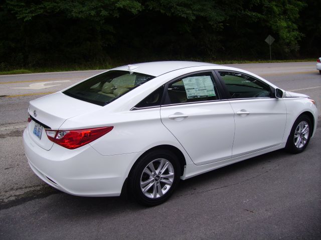 Hyundai Sonata 2013 photo 1