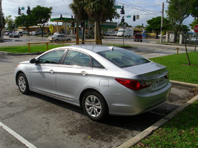 Hyundai Sonata 2013 photo 1