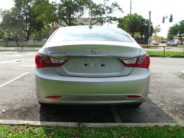 Hyundai Sonata 2013 photo 2