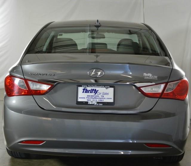 Hyundai Sonata 2013 photo 1