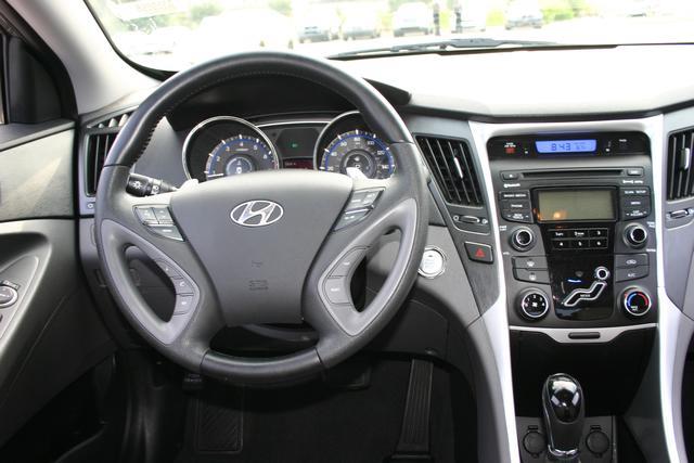 Hyundai Sonata 2013 photo 2