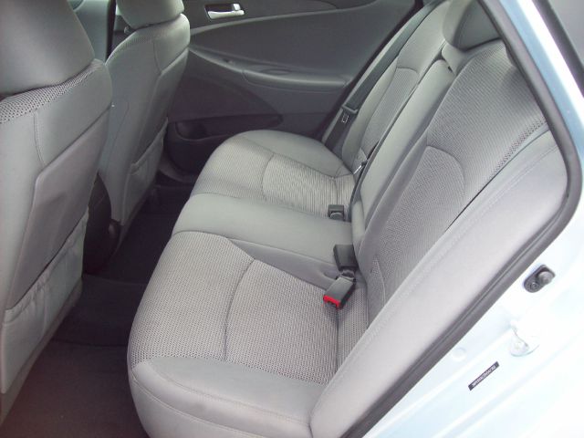 Hyundai Sonata FWD 4dr Sport Sedan