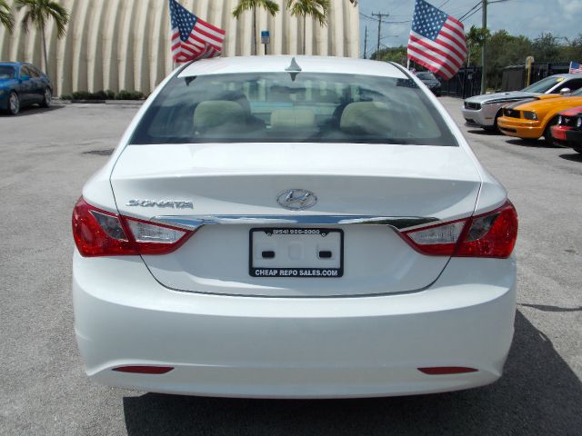 Hyundai Sonata 2013 photo 2