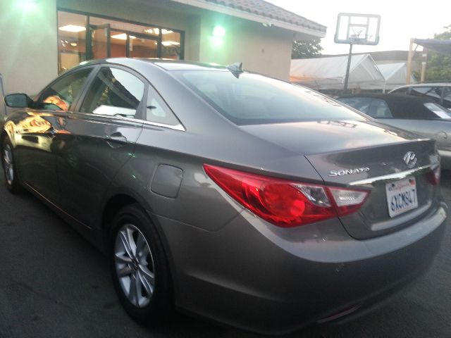 Hyundai Sonata 2013 photo 1